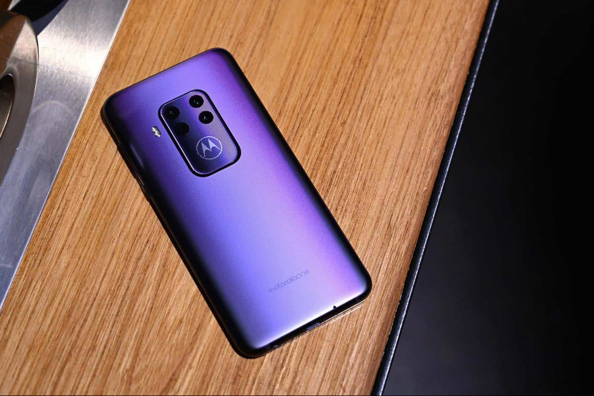El zoom de Moto One se vuelve audaz en estilo y grande en cámaras