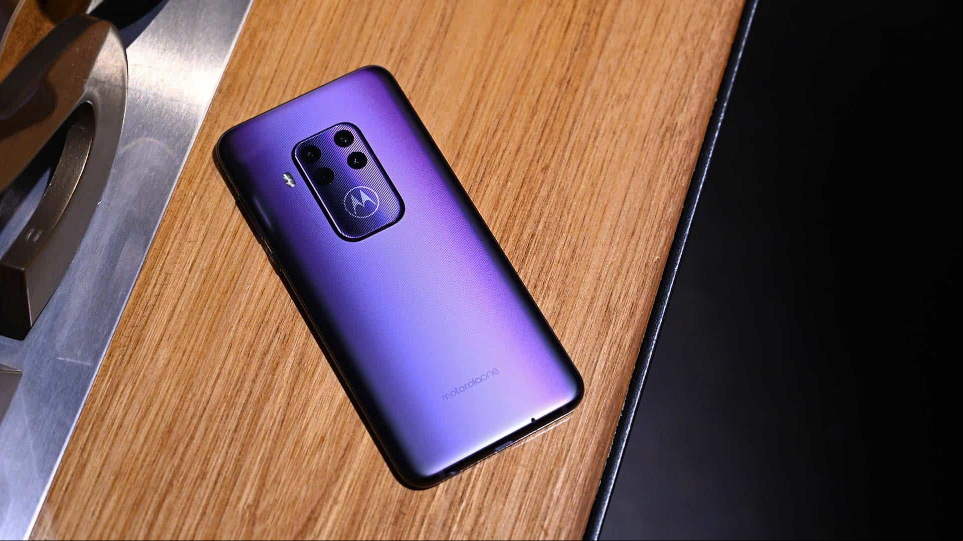 El zoom de Moto One se vuelve audaz en estilo y grande en cámaras
