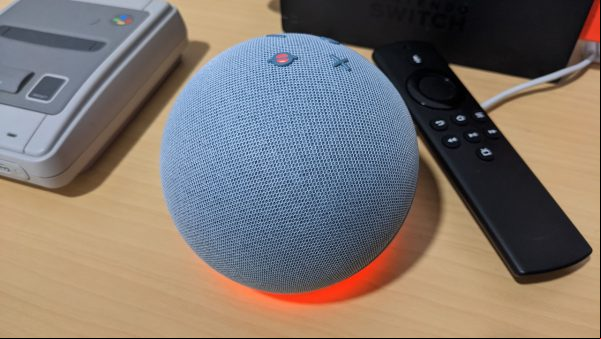 Con tres controladores, dos tweeters y un solo woofer, el Amazon Echo (cuarta generación) ofrece unos de los mejores sonidos que ningún otro altavoz inteligente puede ofrecer. Aplicaciones Android.
