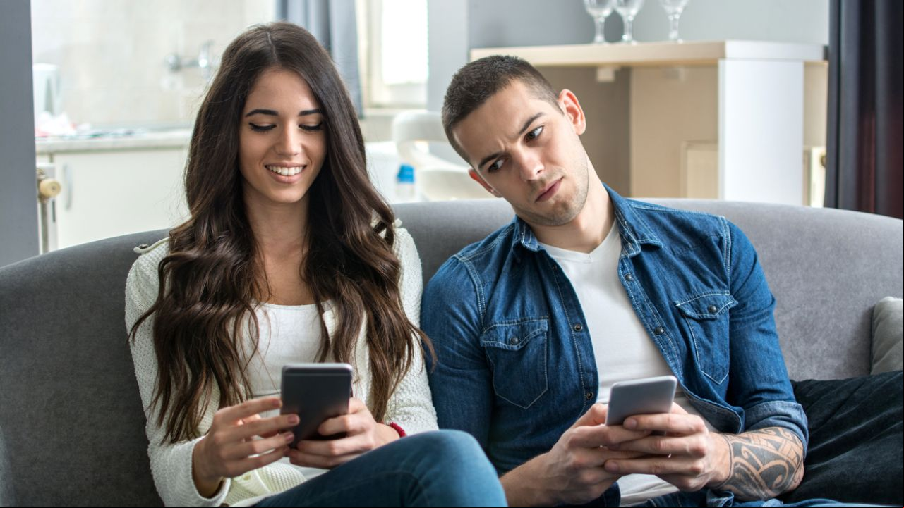 5 formas en las que pueden espiar tu móvil sin instalar software